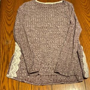 Cute light sweater, excellent condition!
